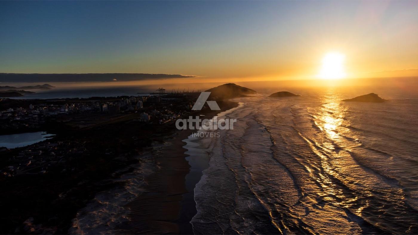 PR�XIMO A PRAIA DA VILA