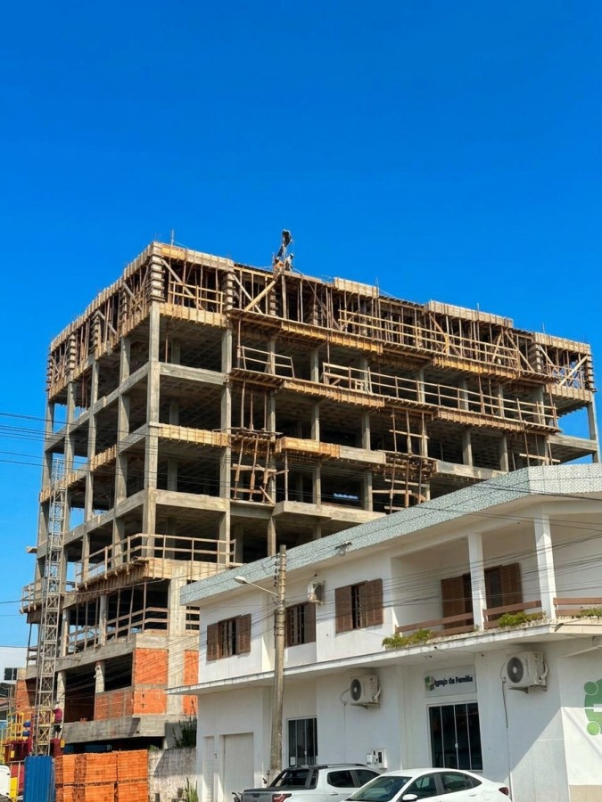 EM OBRAS